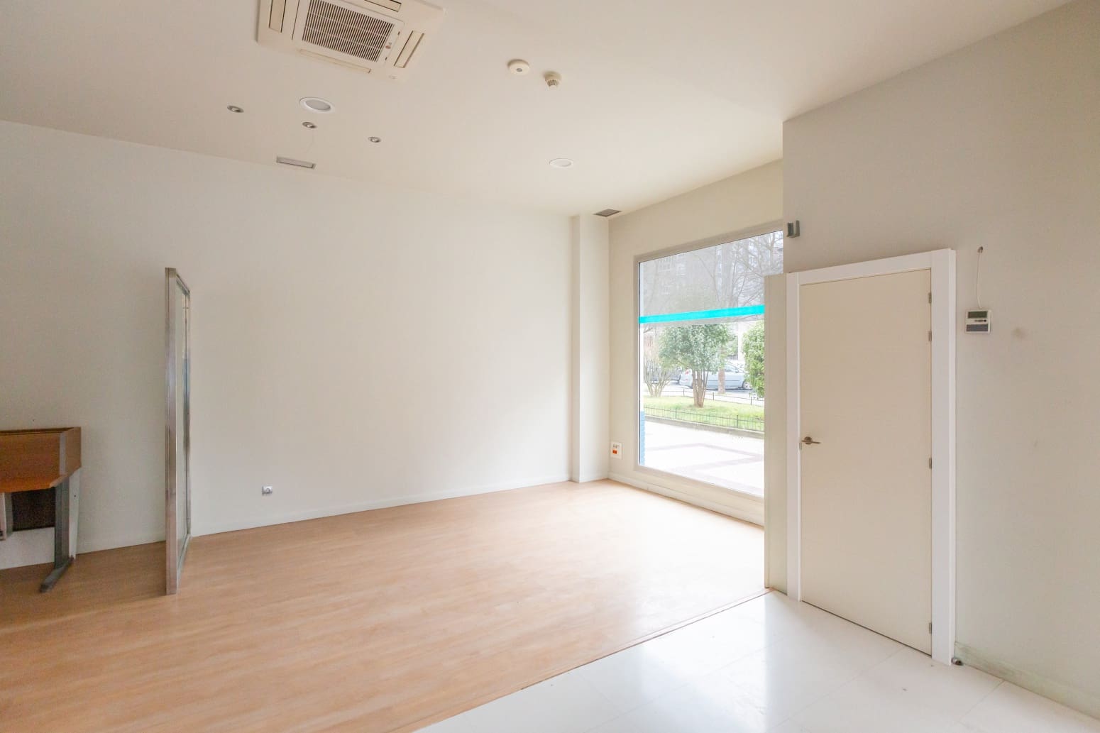 Commercial for rent in Pamplona / Iruna - € 800 (Ref: 9585982)