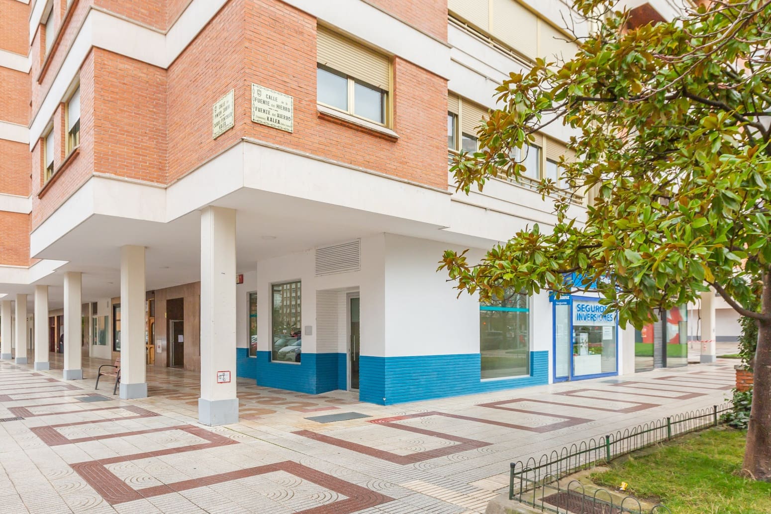 Commercial for rent in Pamplona / Iruna - € 800 (Ref: 9585982)