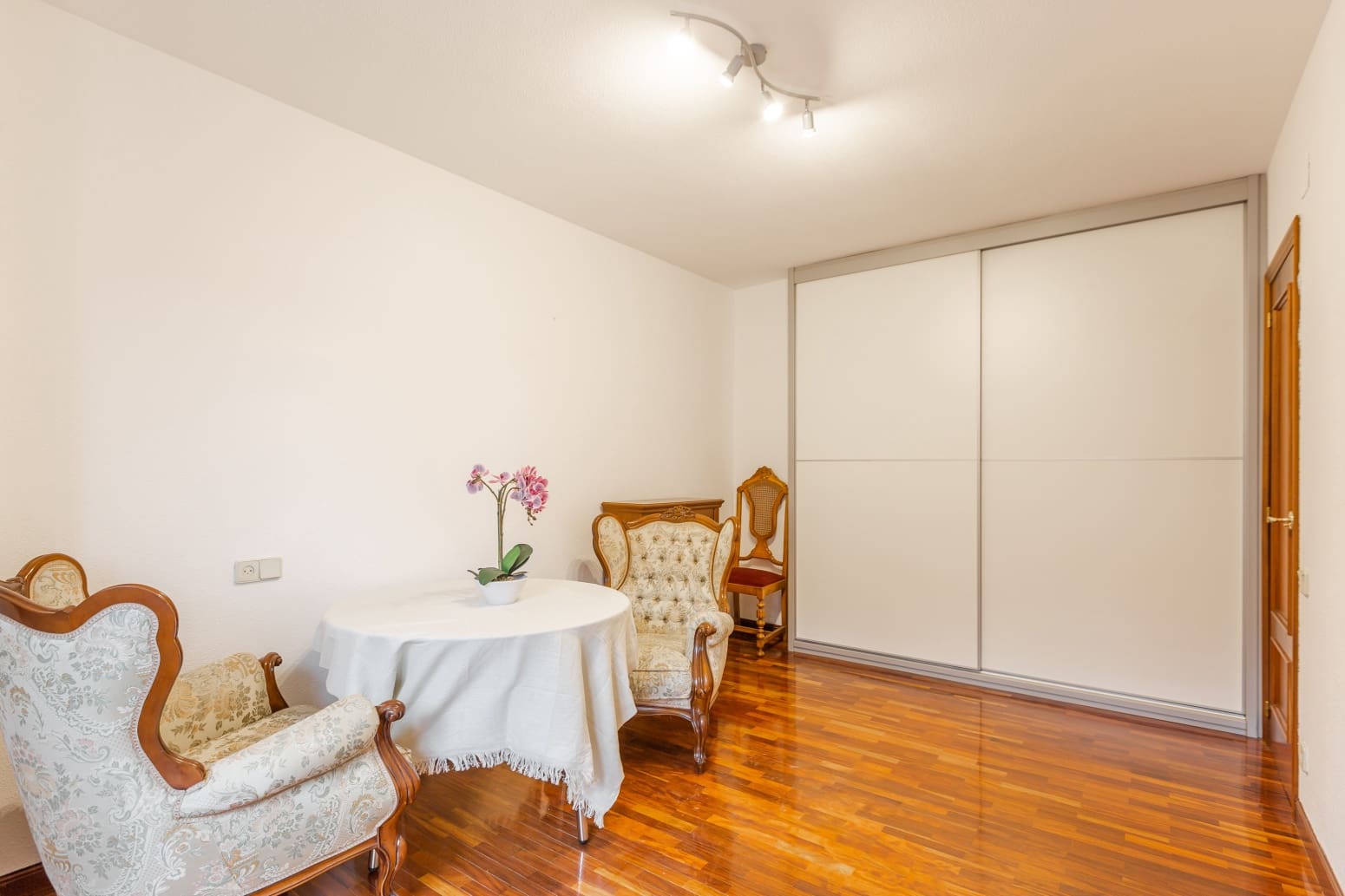 4 bedroom Flat for sale in Pamplona / Iruna with garage - € 479,000 (Ref: 9590854)