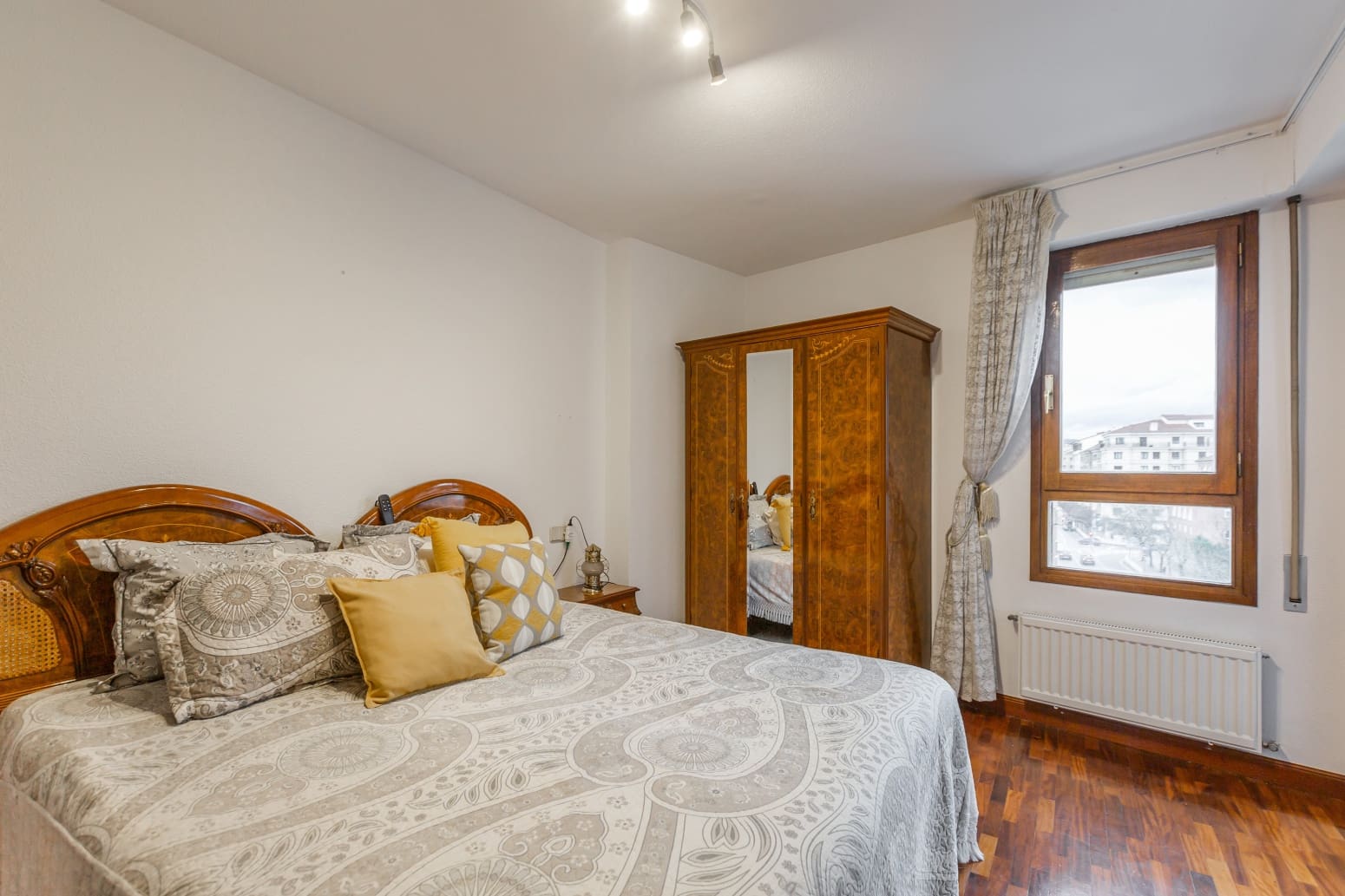 4 bedroom Flat for sale in Pamplona / Iruna with garage - € 479,000 (Ref: 9590854)