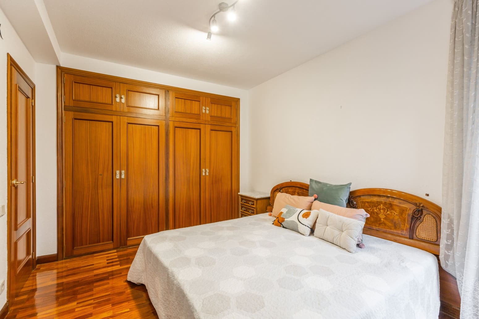 4 bedroom Flat for sale in Pamplona / Iruna with garage - € 479,000 (Ref: 9590854)