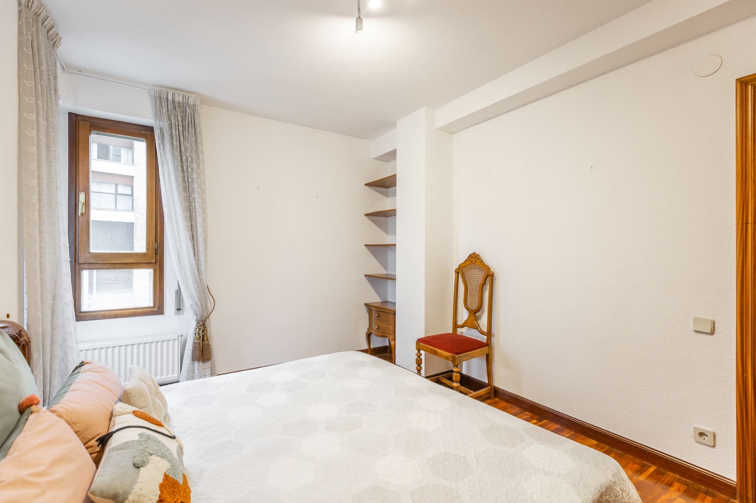 4 bedroom Flat for sale in Pamplona / Iruna with garage - € 479,000 (Ref: 9590854)