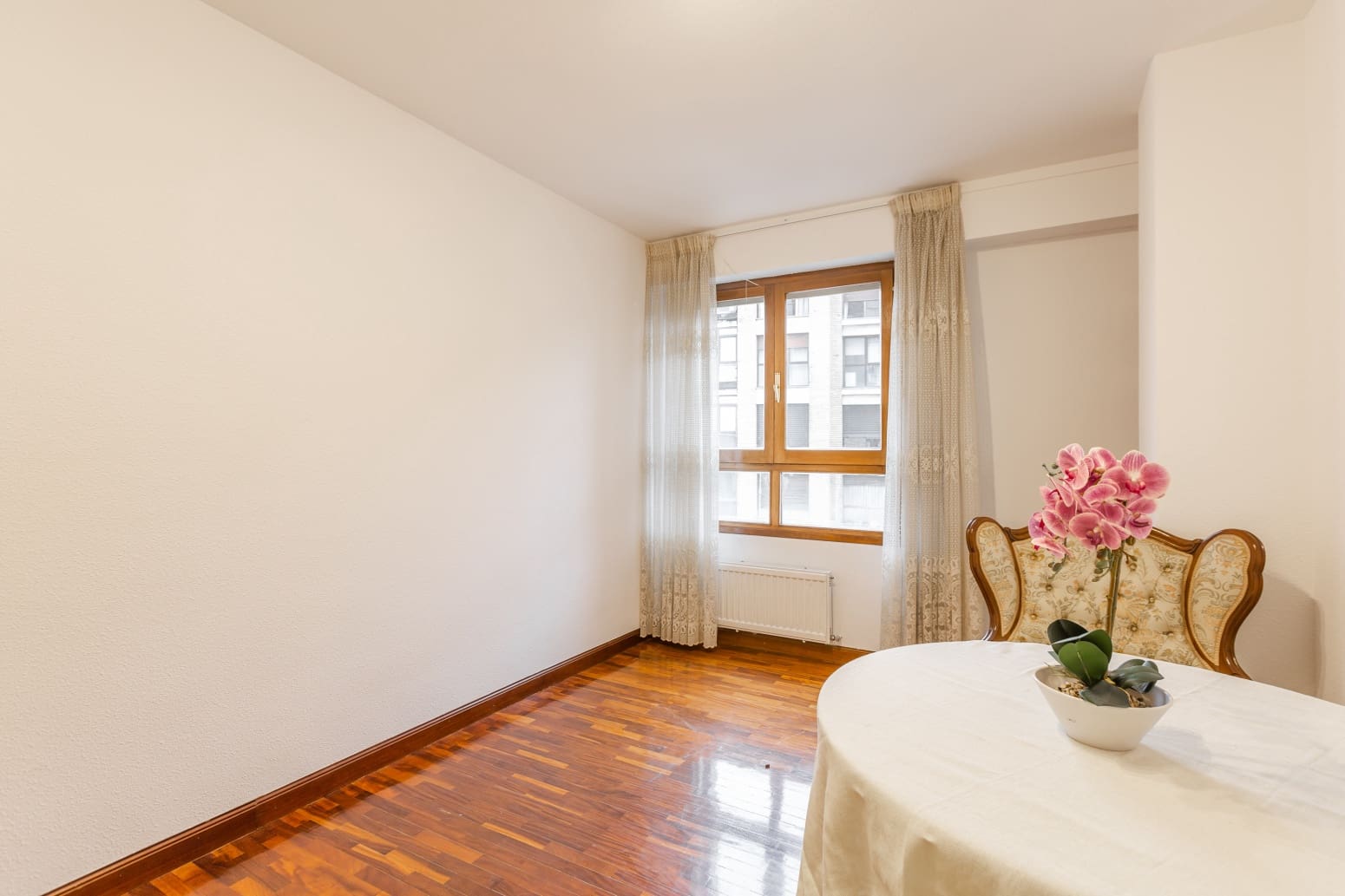 4 bedroom Flat for sale in Pamplona / Iruna with garage - € 479,000 (Ref: 9590854)