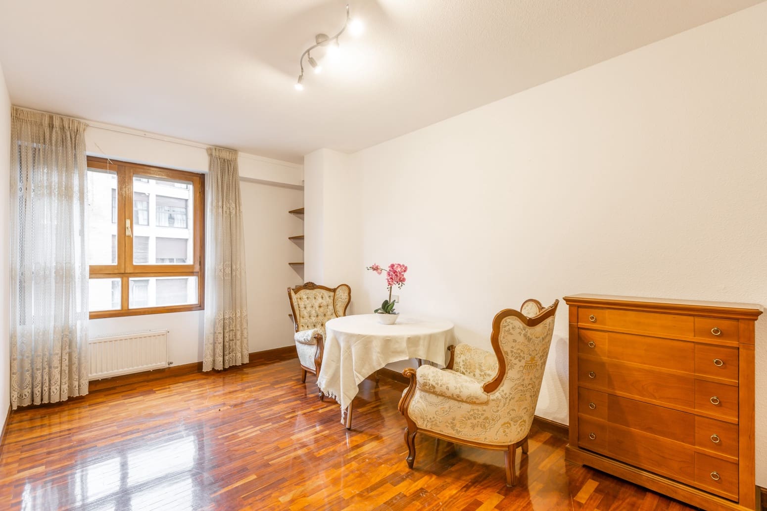 4 bedroom Flat for sale in Pamplona / Iruna with garage - € 479,000 (Ref: 9590854)