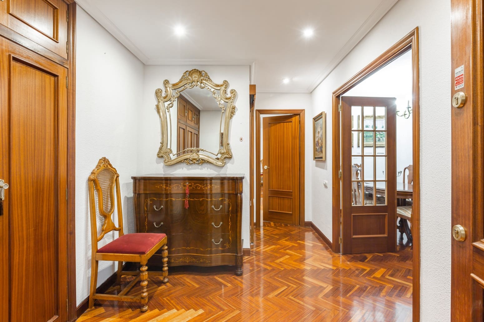 4 bedroom Flat for sale in Pamplona / Iruna with garage - € 479,000 (Ref: 9590854)