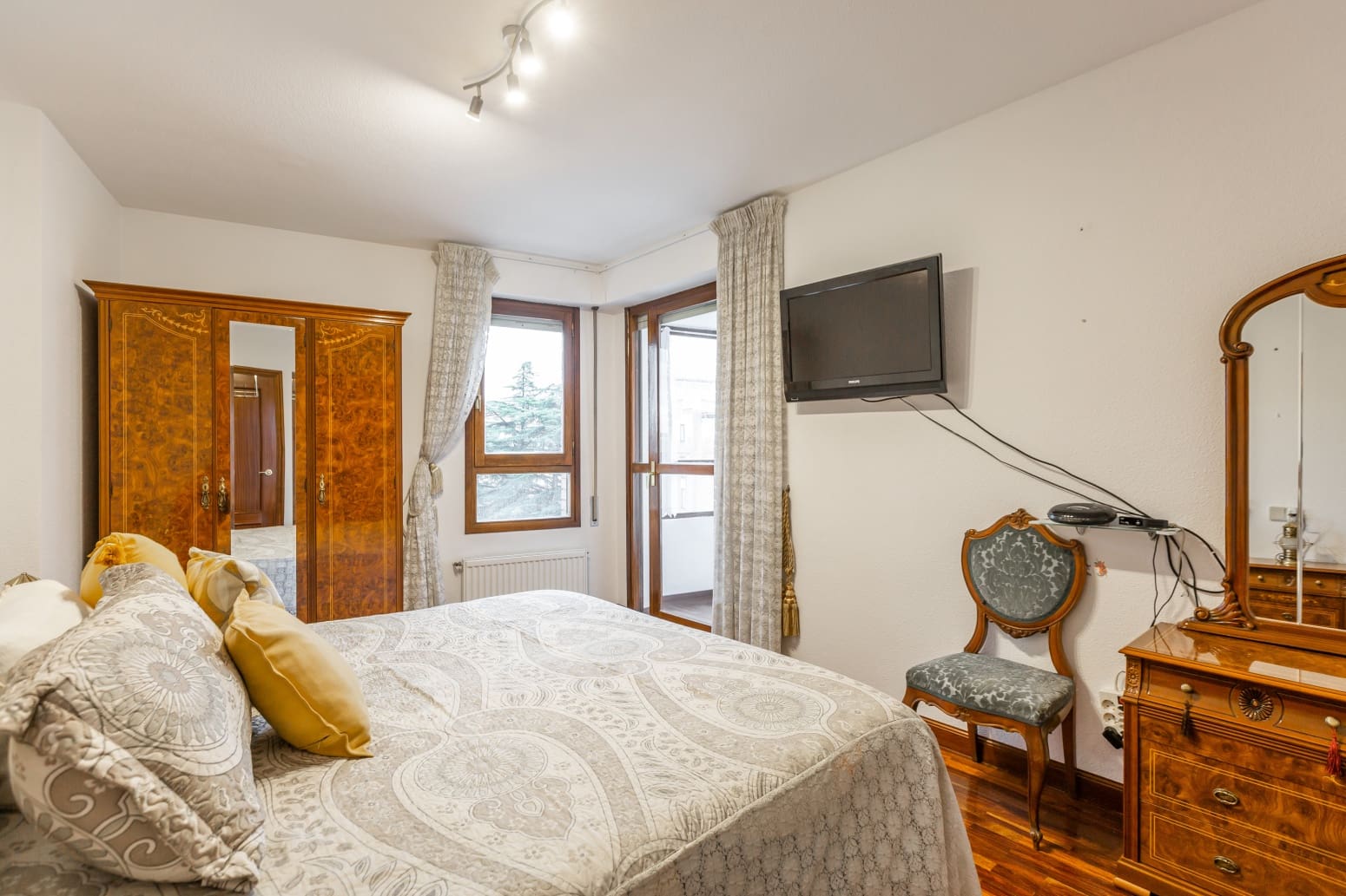 4 bedroom Flat for sale in Pamplona / Iruna with garage - € 479,000 (Ref: 9590854)