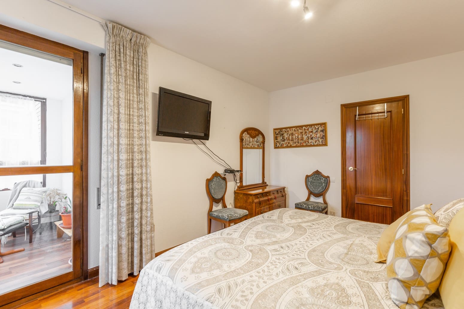 4 bedroom Flat for sale in Pamplona / Iruna with garage - € 479,000 (Ref: 9590854)