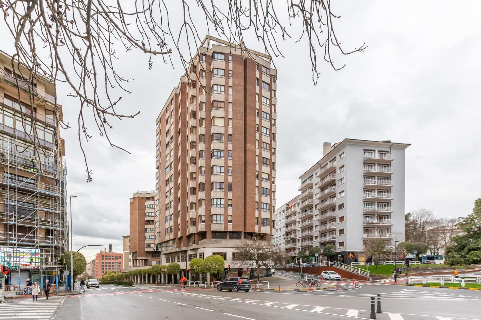 4 bedroom Flat for sale in Pamplona / Iruna with garage - € 479,000 (Ref: 9590854)