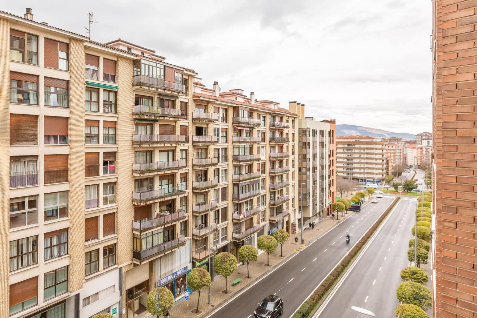 4 bedroom Flat for sale in Pamplona / Iruna with garage - € 479,000 (Ref: 9590854)