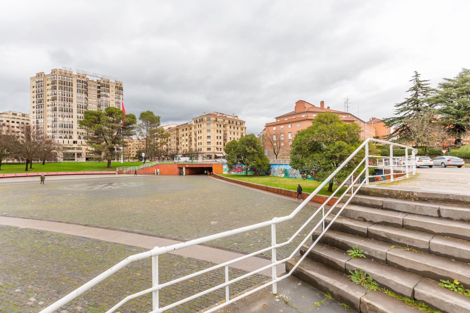 4 bedroom Flat for sale in Pamplona / Iruna with garage - € 479,000 (Ref: 9590854)