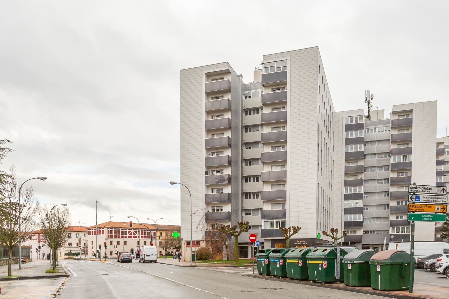 4 slaapkamer Flat te koop in Pamplona met garage - € 239.900 (Ref: 9590855)