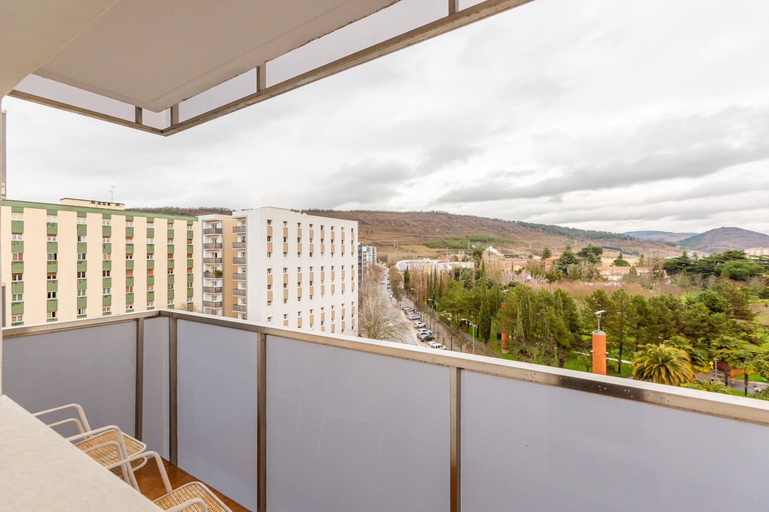 4 slaapkamer Flat te koop in Pamplona met garage - € 239.900 (Ref: 9590855)