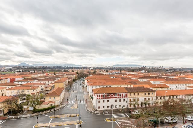 4 makuuhuone Asunto myytävänä paikassa Pamplona mukana 
autotalli - 239 900 € (Ref: 9590855)