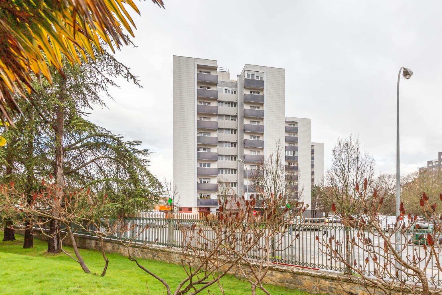 4 slaapkamer Flat te koop in Pamplona met garage - € 239.900 (Ref: 9590855)