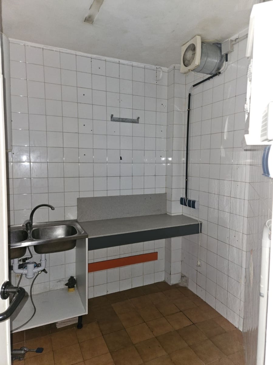 Commercial for rent in Pamplona / Iruna - € 800 (Ref: 9590856)