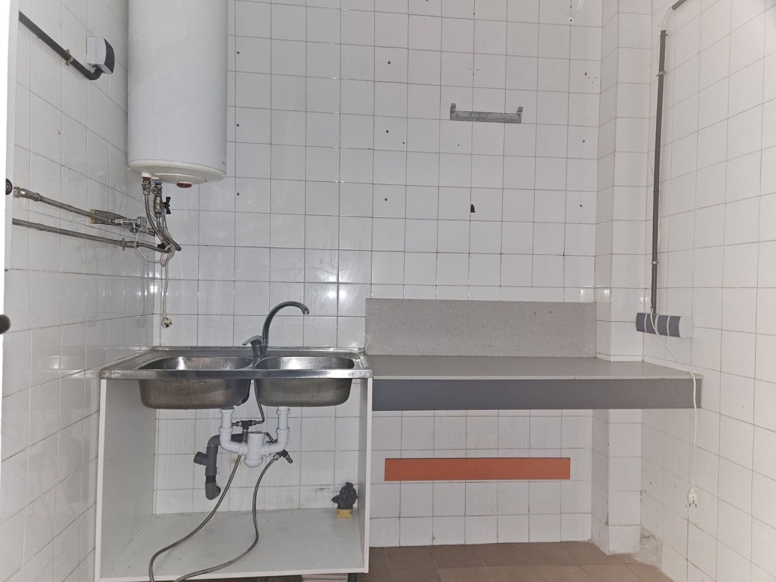 Commercial for rent in Pamplona / Iruna - € 800 (Ref: 9590856)