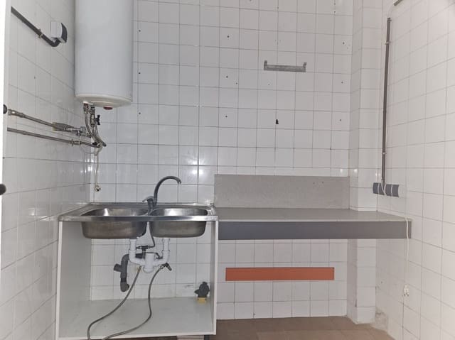 Commercieel te huur in Pamplona - € 800 (Ref: 9590856)