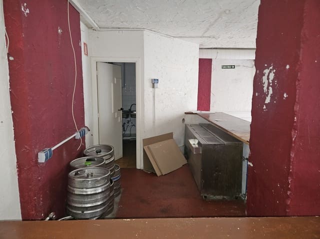 Commercieel te huur in Pamplona - € 800 (Ref: 9590856)