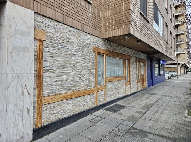 Commercieel te huur in Pamplona - € 800 (Ref: 9590856)