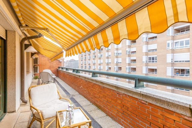 2 makuuhuone Asunto myytävänä paikassa Pamplona mukana 
autotalli - 465 000 € (Ref: 9594800)