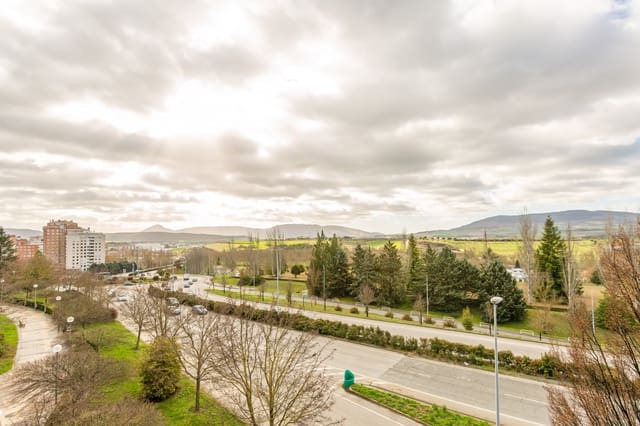 4 makuuhuone Asunto myytävänä paikassa Pamplona mukana 
autotalli - 425 000 € (Ref: 9594801)