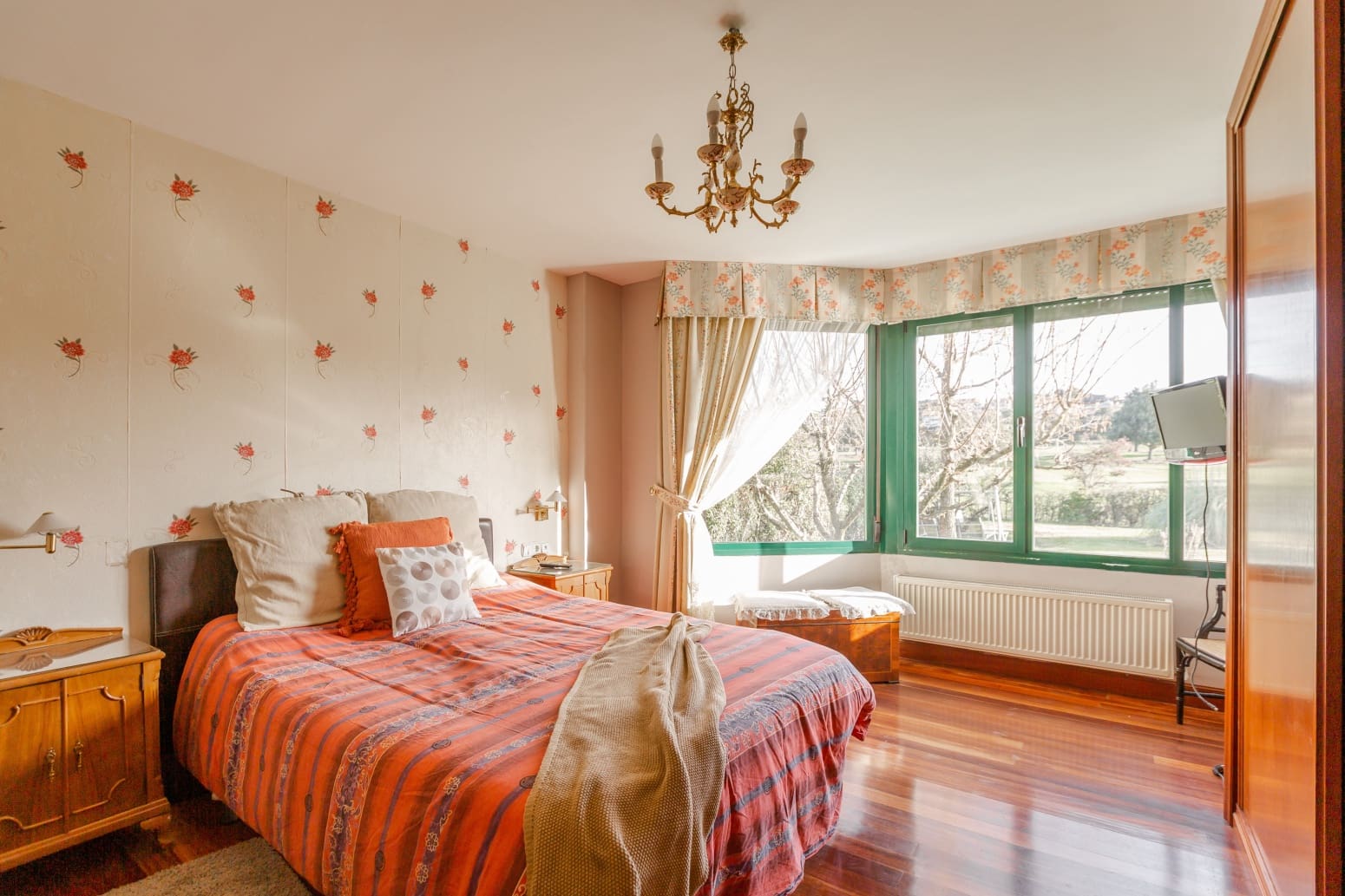 5 slaapkamer Villa te koop in Egues met garage - € 815.000 (Ref: 9594803)