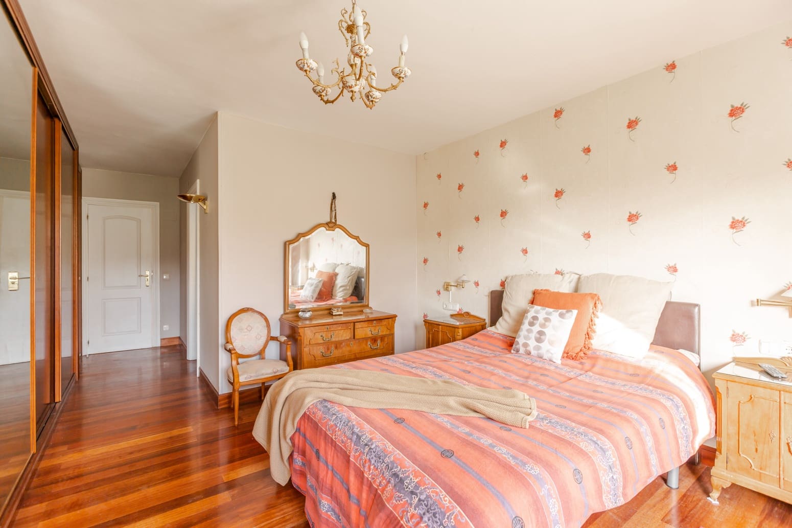 5 slaapkamer Villa te koop in Egues met garage - € 815.000 (Ref: 9594803)