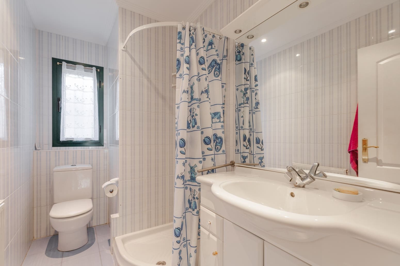 5 slaapkamer Villa te koop in Egues met garage - € 815.000 (Ref: 9594803)