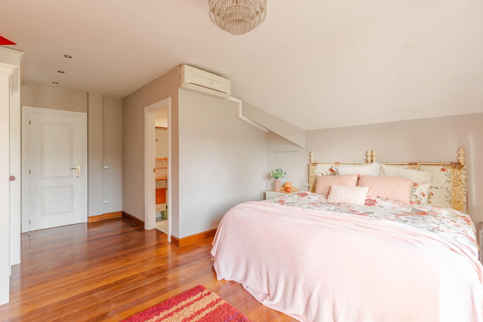 5 slaapkamer Villa te koop in Egues met garage - € 815.000 (Ref: 9594803)