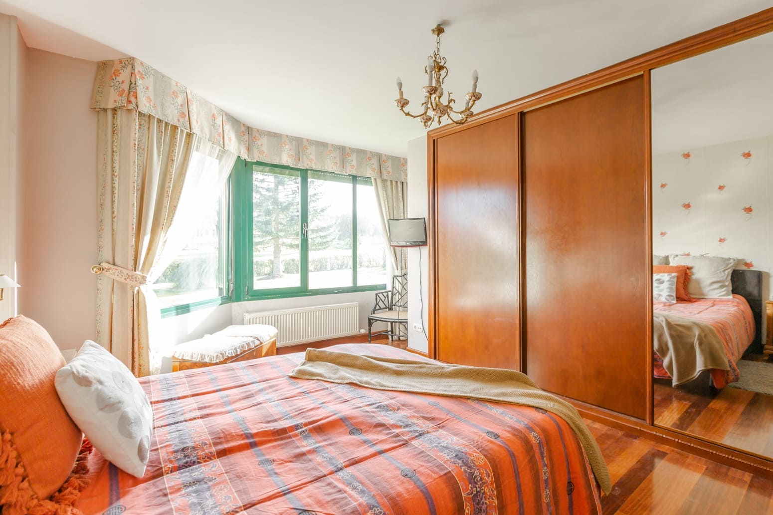 5 slaapkamer Villa te koop in Egues met garage - € 815.000 (Ref: 9594803)