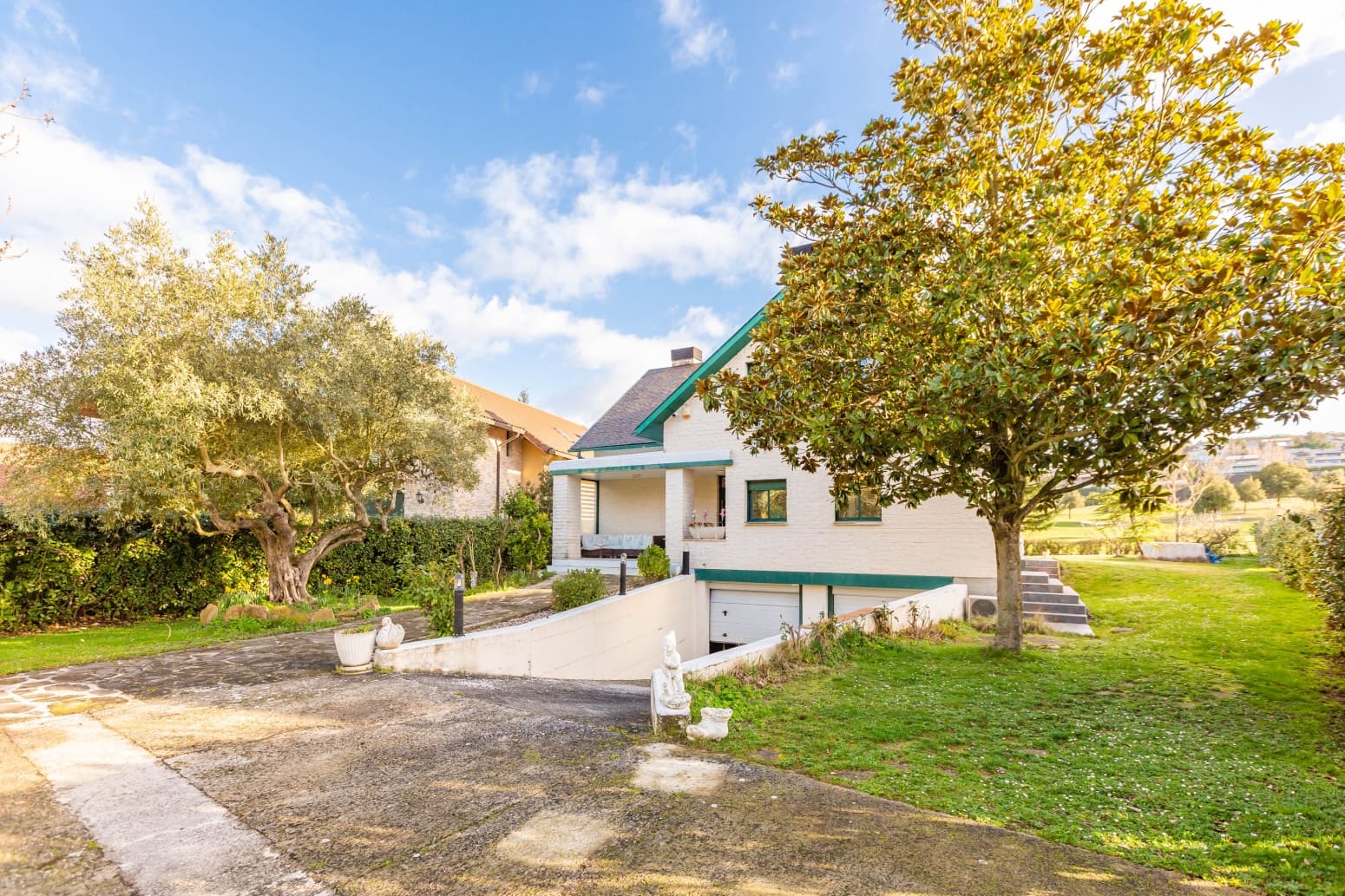 5 slaapkamer Villa te koop in Egues met garage - € 815.000 (Ref: 9594803)