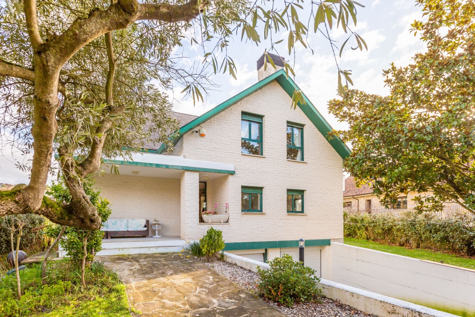 5 slaapkamer Villa te koop in Egues met garage - € 815.000 (Ref: 9594803)