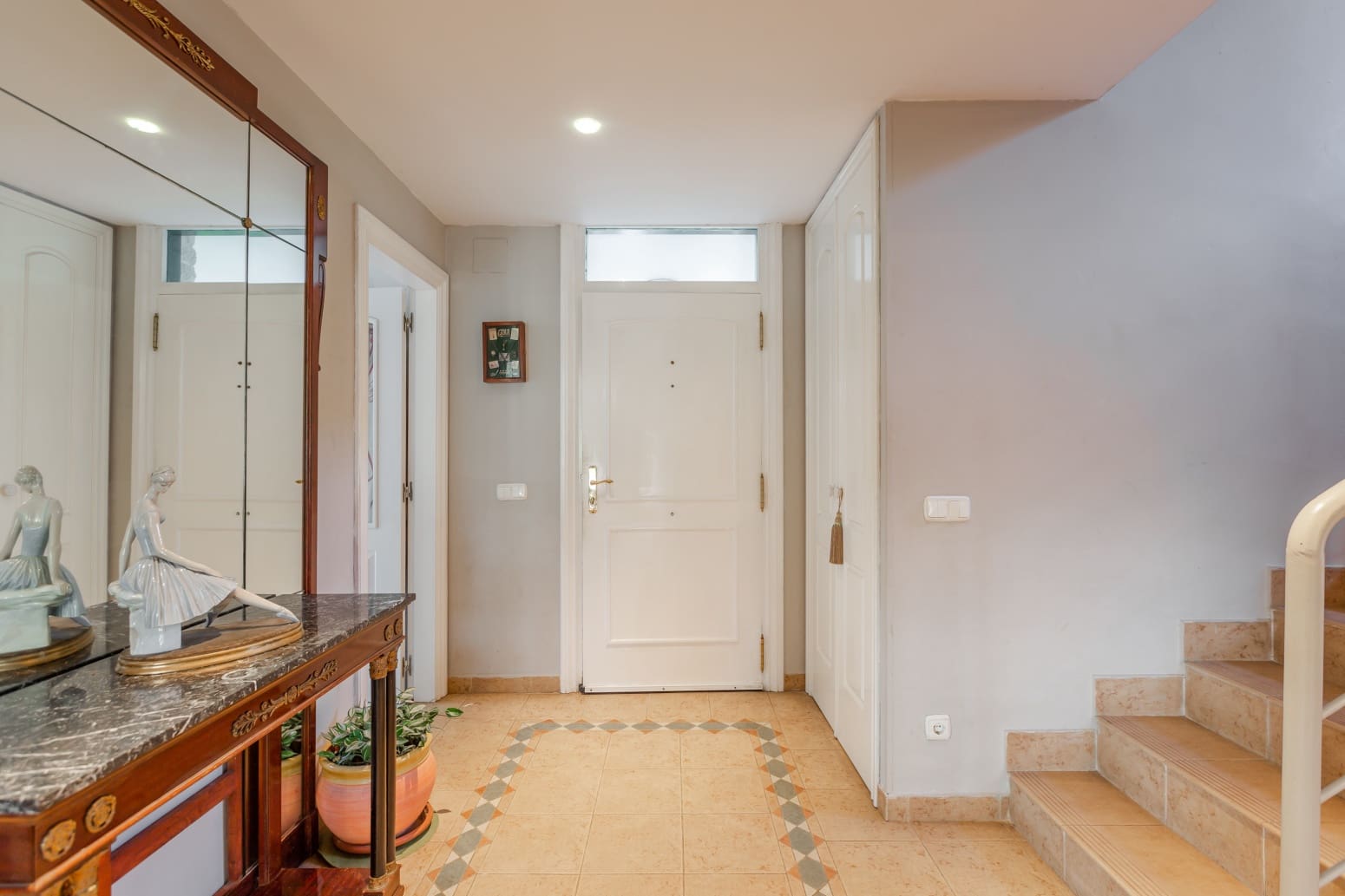 5 slaapkamer Villa te koop in Egues met garage - € 815.000 (Ref: 9594803)