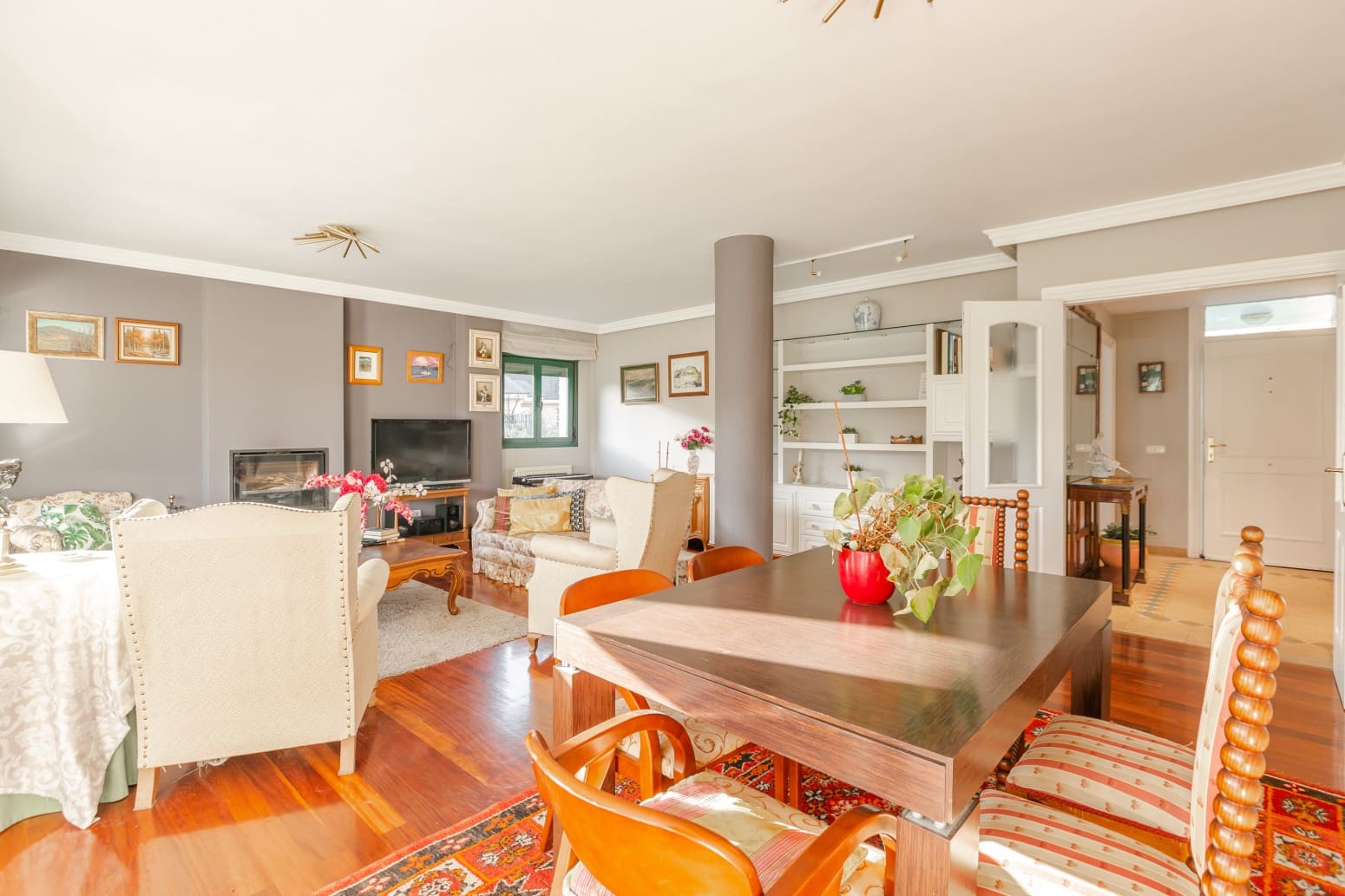 5 slaapkamer Villa te koop in Egues met garage - € 815.000 (Ref: 9594803)