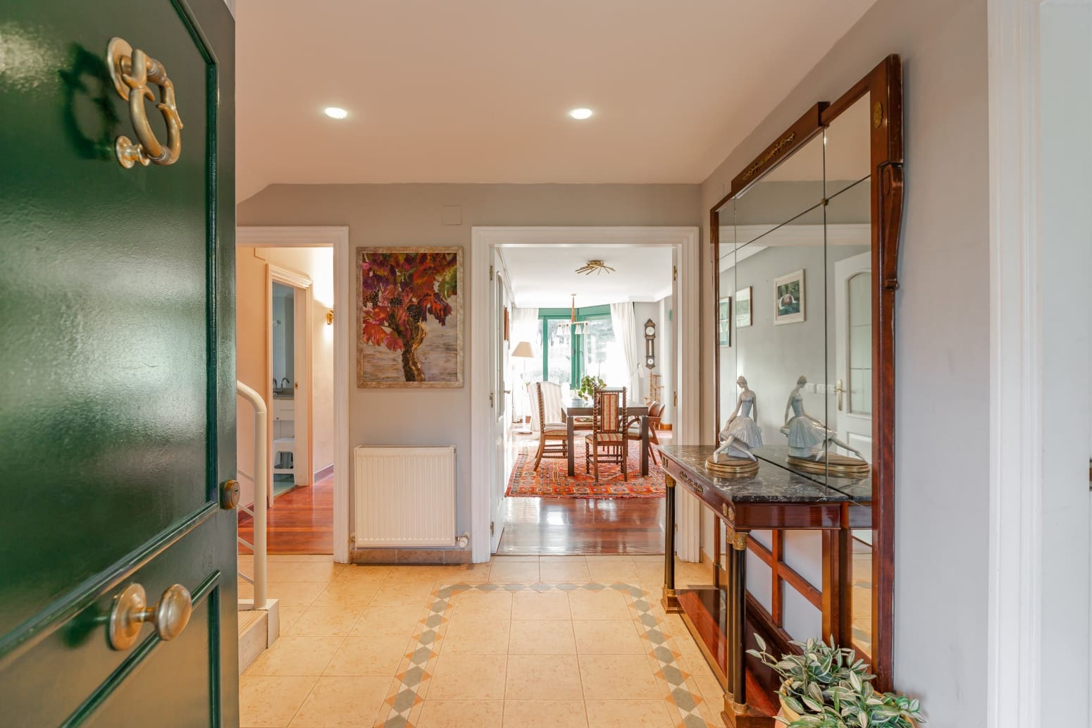 5 slaapkamer Villa te koop in Egues met garage - € 815.000 (Ref: 9594803)