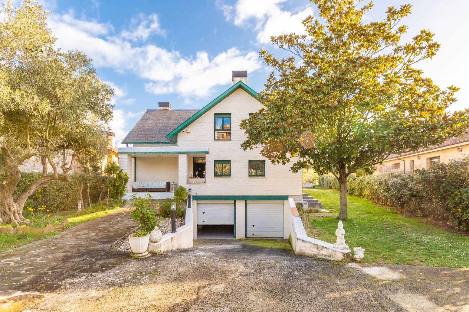 5 slaapkamer Villa te koop in Egues met garage - € 815.000 (Ref: 9594803)