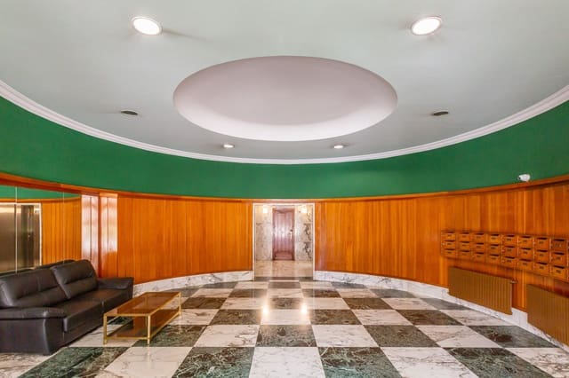 Piso de 2 habitaciones en Pamplona / Iruña en venta con garaje - 359.000 € (Ref: 9615251)