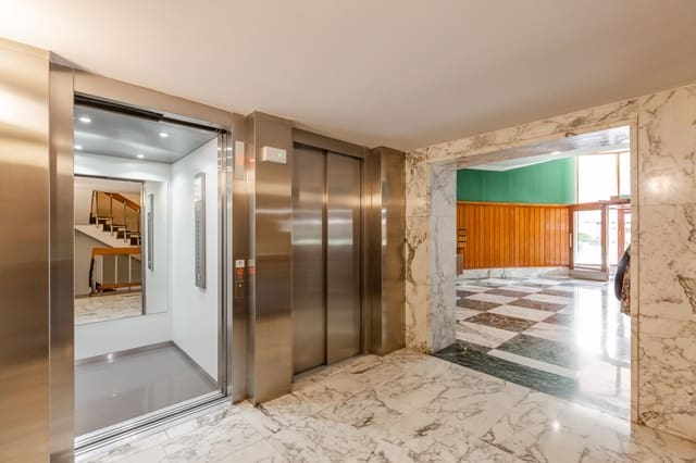 Piso de 2 habitaciones en Pamplona / Iruña en venta con garaje - 359.000 € (Ref: 9615251)