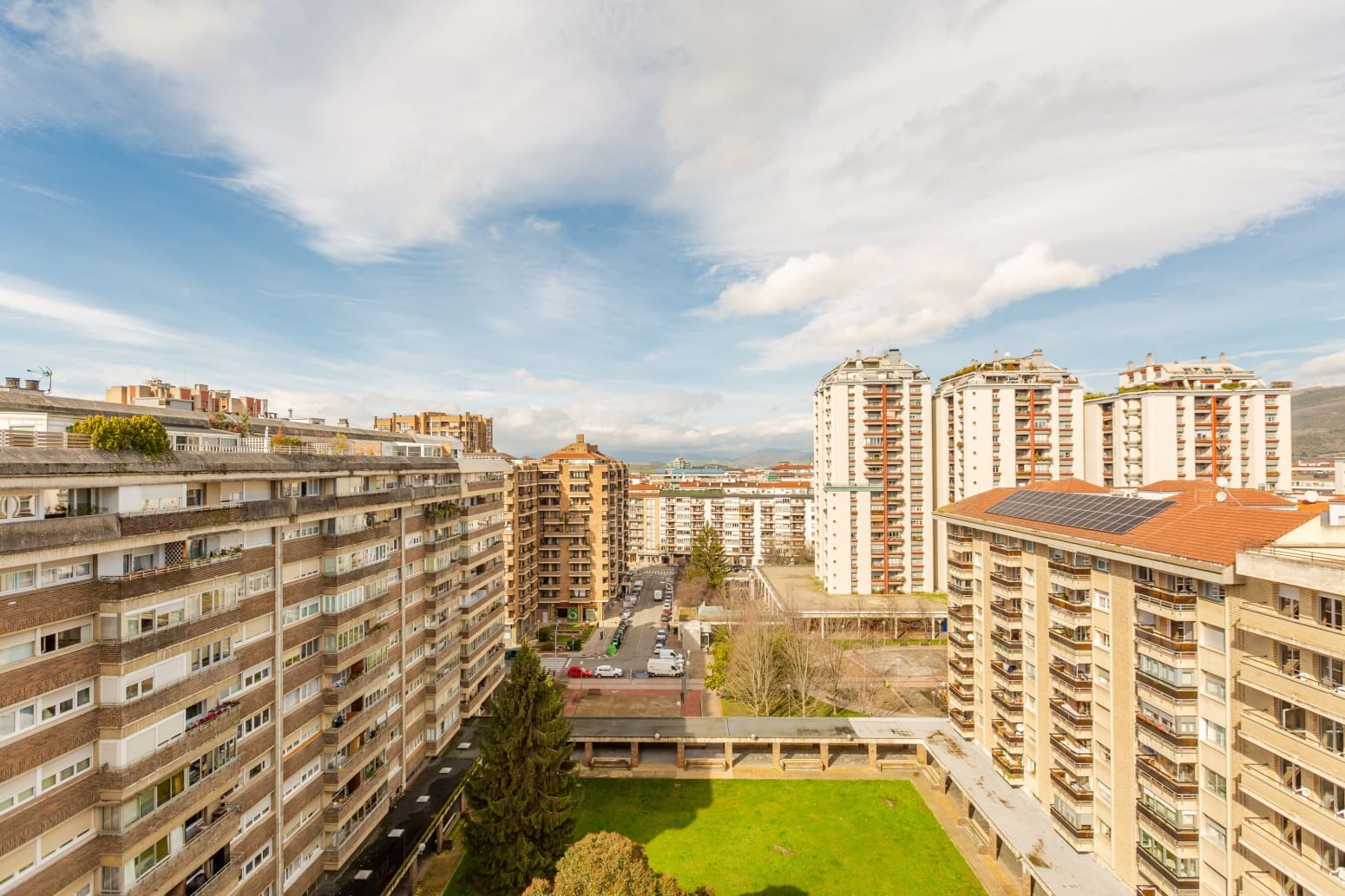 Piso de 2 habitaciones en Pamplona / Iruña en venta con garaje - 359.000 € (Ref: 9615251)