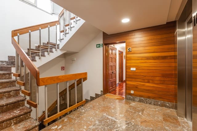 Piso de 2 habitaciones en Pamplona / Iruña en venta con garaje - 359.000 € (Ref: 9615251)