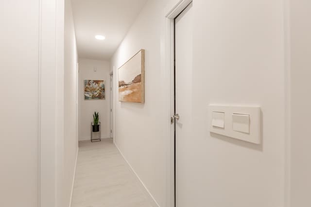 4 bedroom Flat for sale in Pamplona / Iruña with garage - € 420,000 (Ref: 9615252)