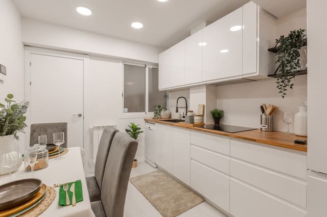 4 bedroom Flat for sale in Pamplona / Iruña with garage - € 420,000 (Ref: 9615252)