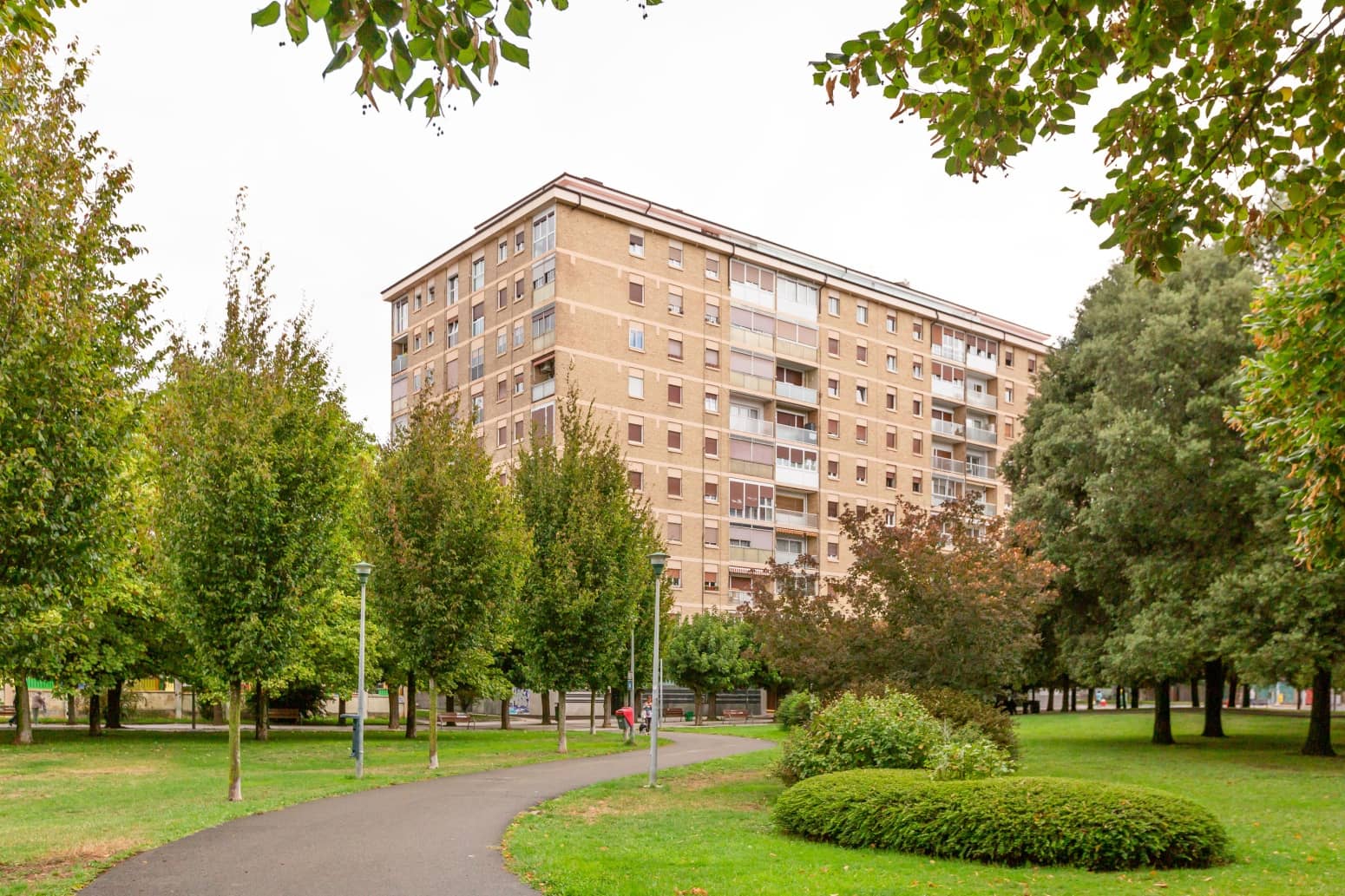 4 slaapkamer Flat te koop in Pamplona met garage - € 420.000 (Ref: 9615252)