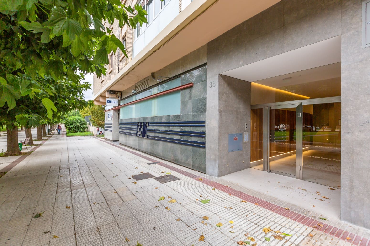 4 slaapkamer Flat te koop in Pamplona met garage - € 420.000 (Ref: 9615252)