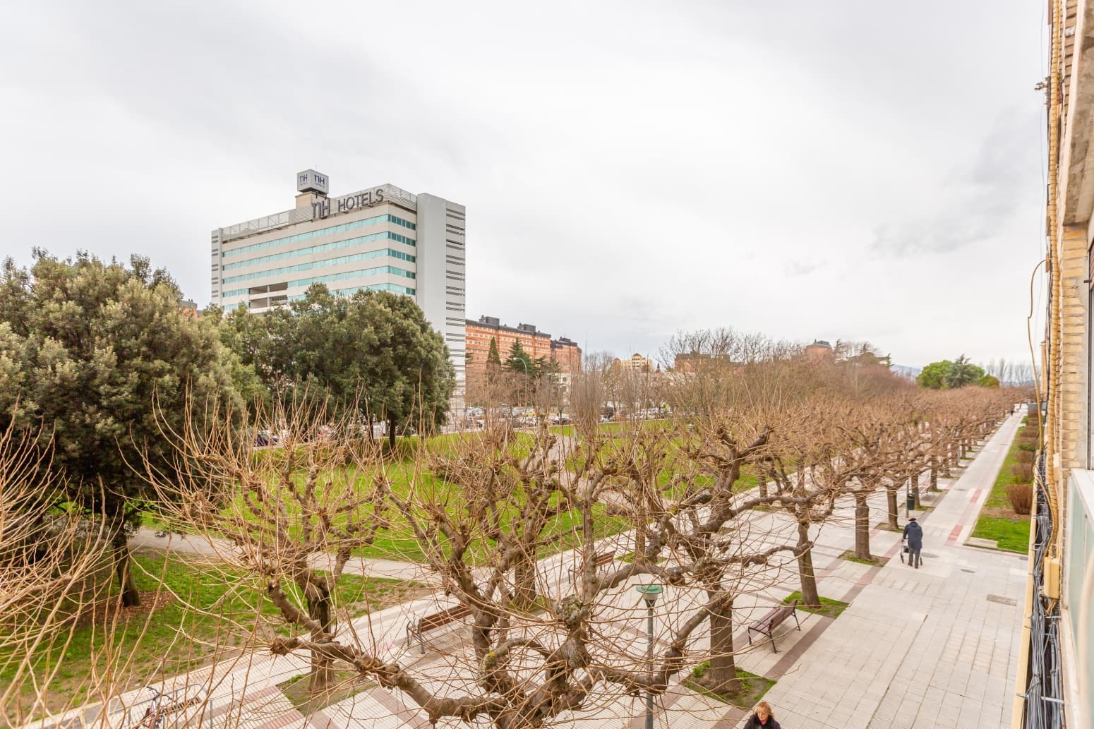 4 slaapkamer Flat te koop in Pamplona met garage - € 420.000 (Ref: 9615252)