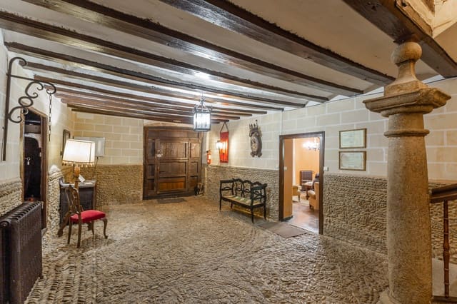 8 soverom Villa til salgs i Allo med garasje - € 500 000 (Ref: 9629798)