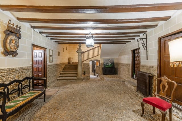 8 soverom Villa til salgs i Allo med garasje - € 500 000 (Ref: 9629798)