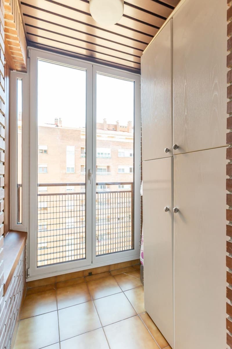 3 bedroom Flat for sale in Pamplona / Iruna with garage - € 371,000 (Ref: 9634085)