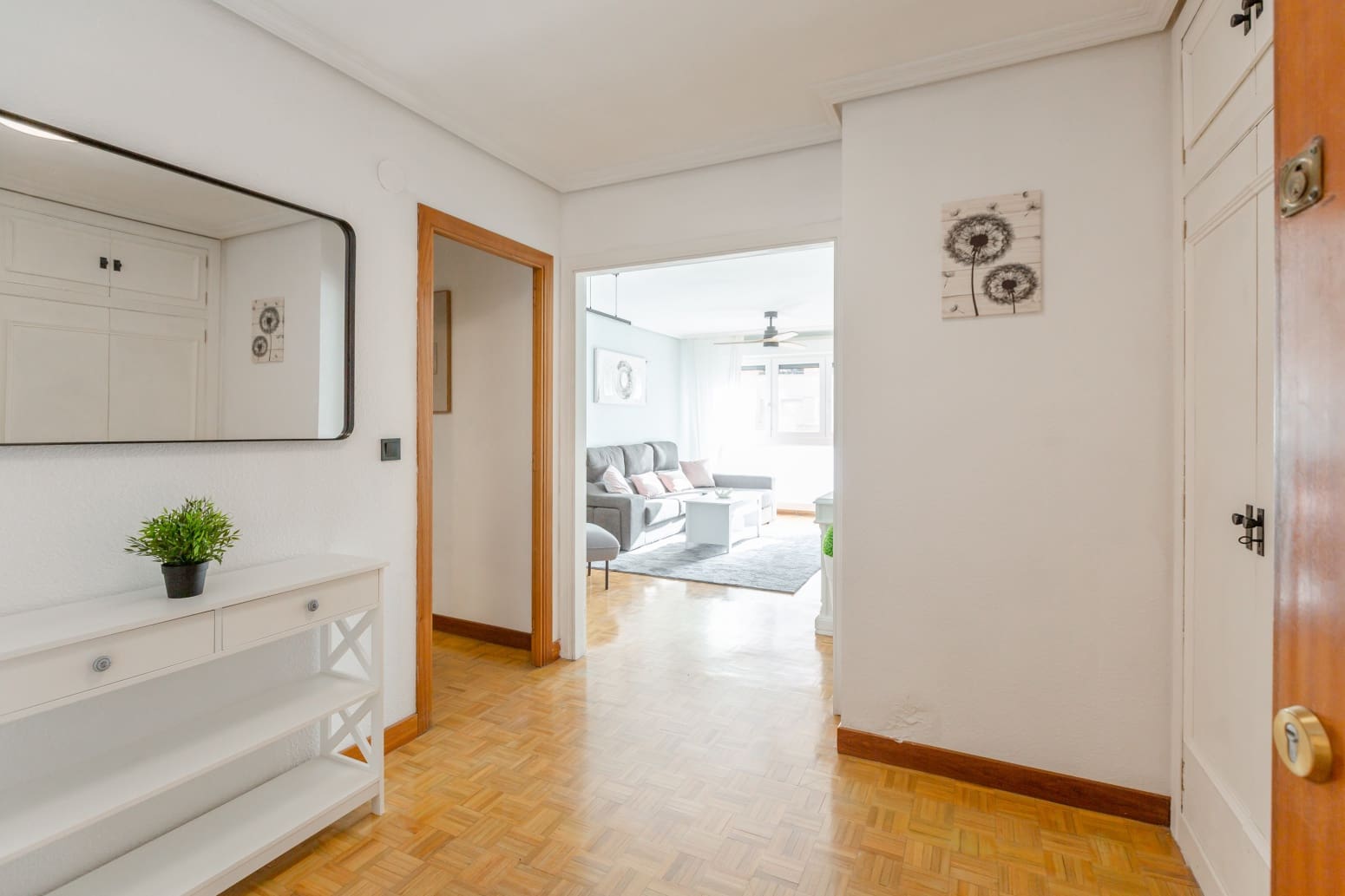 2 bedroom Flat for sale in Pamplona / Iruna with garage - € 320,000 (Ref: 9634086)