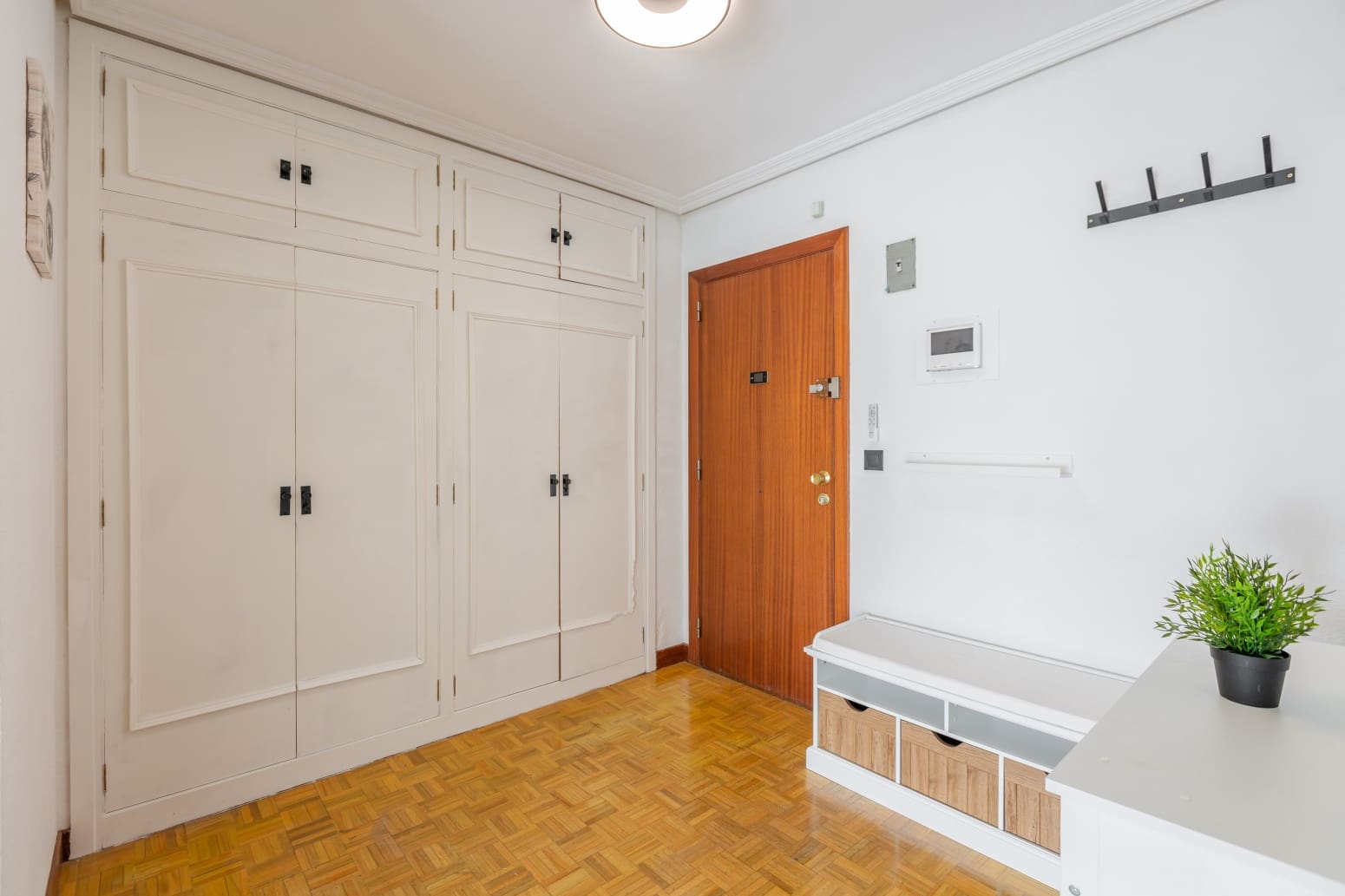 2 bedroom Flat for sale in Pamplona / Iruna with garage - € 320,000 (Ref: 9634086)